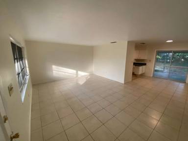 Main picture of 2240 Poinsettia Dr