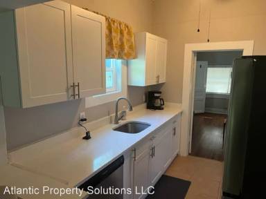 Main picture of 295 N Plant St