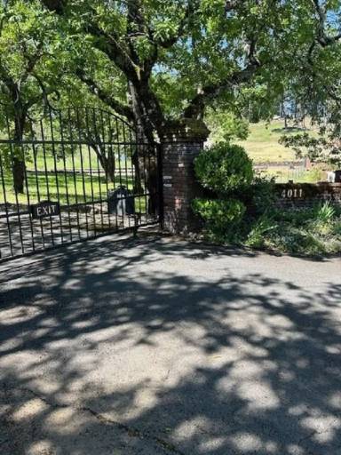Main picture of 4011 Spring Mountain Rd