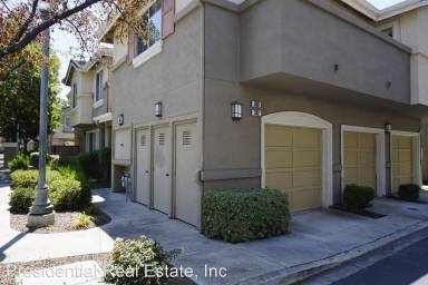 Main picture of 302 Oleander Dr