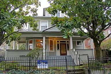 Main picture of 2246 NW Glisan St