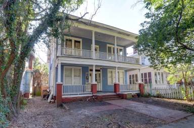 Main picture of 631 W 37th St