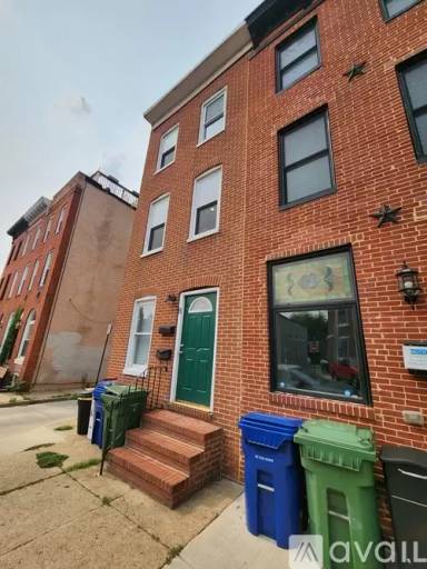 Main picture of 8 W Randall St