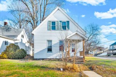 Main picture of 102 N Cedar Ave