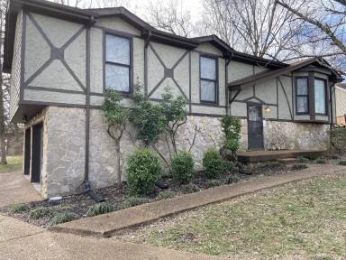 Main picture of 905 Lenora Ct