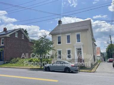 Main picture of 122 E Goepp St