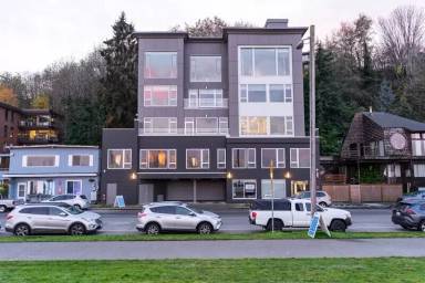 Main picture of 1709 Harbor Ave SW
