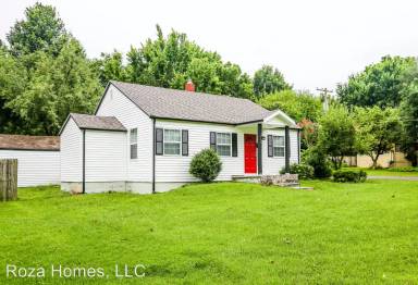 Main picture of 1700 E McDaniel St