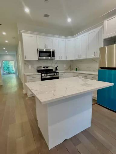 Main picture of 955 Sheridan Ave