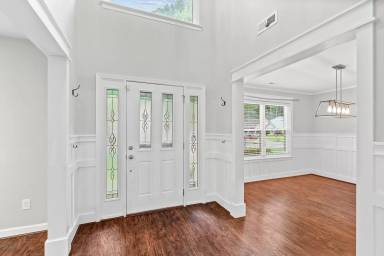 Main picture of 812 Whisper Hollow Dr