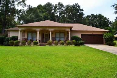 Main picture of 210 S Oak Ridge Dr