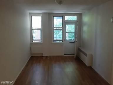 Main picture of 270 W 25th St