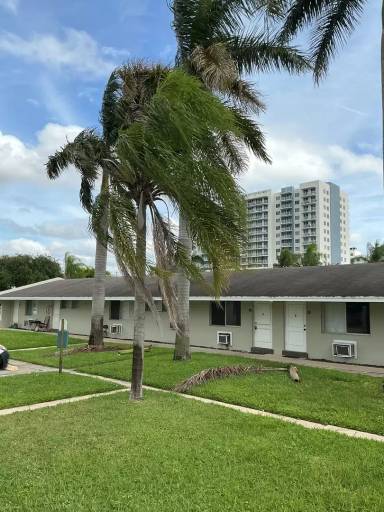 Main picture of 2222 Van Buren St