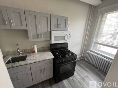 Main picture of 703 Newington Ave