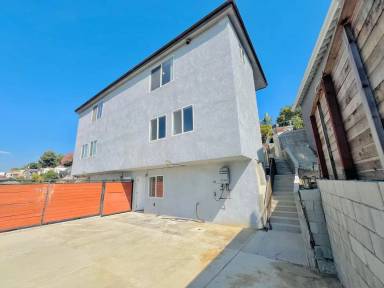 Main picture of 1025 N Rowan Ave