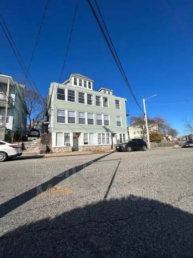 Main picture of 230 W School St