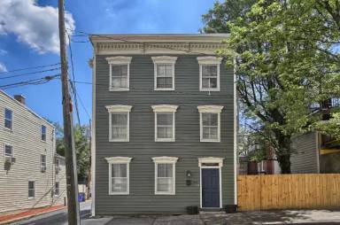 Main picture of 901 Capital St