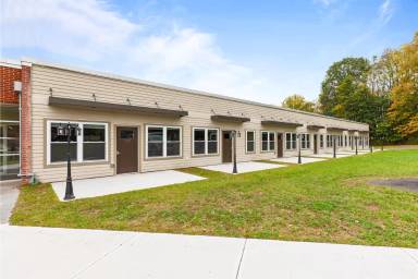 Main picture of 127 Lake St