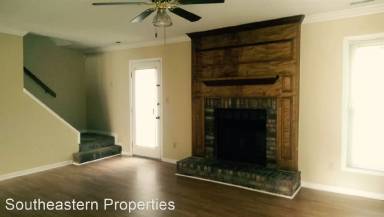 Main picture of 215 Hillsboro Cir