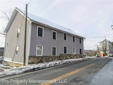 Main picture of 125 Railroad St