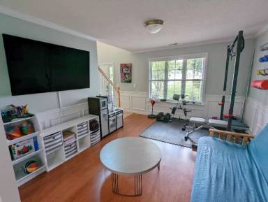 Main picture of 210 Newberry Ln