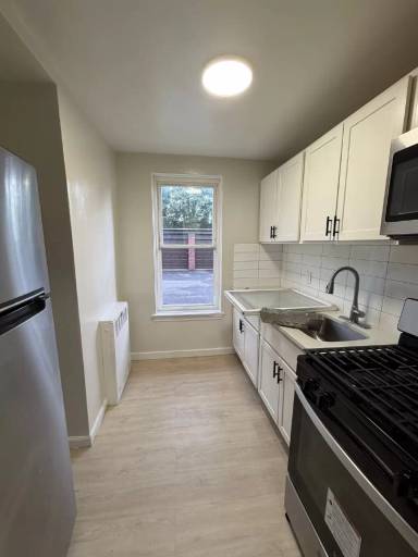 Main picture of 676 Park Ave