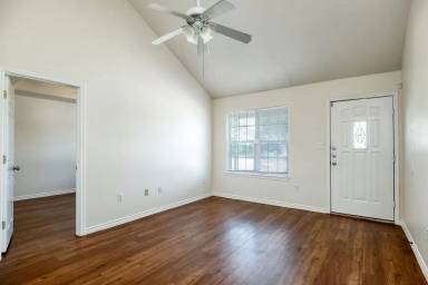 Main picture of 108 Live Oak Cir