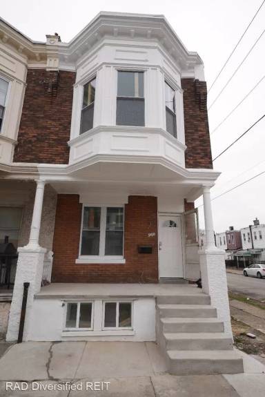 Main picture of 5056 Summer St