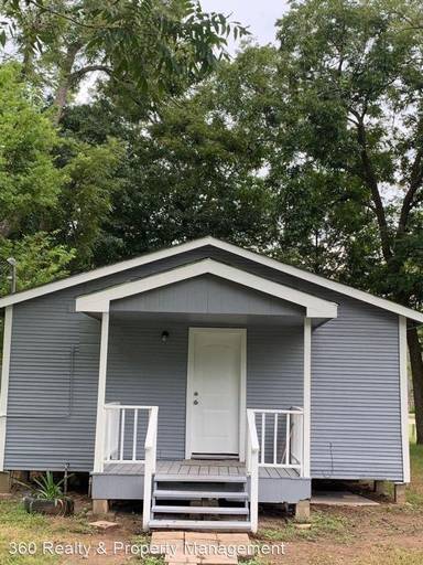 Main picture of 402 W Camp St
