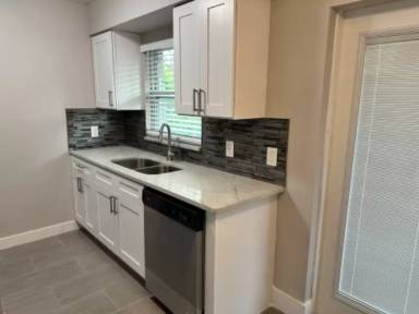 Main picture of 5036 W Washington St