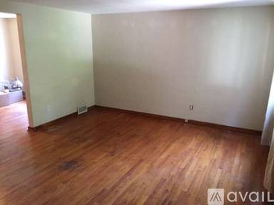 Main picture of 505 Allenby Ave