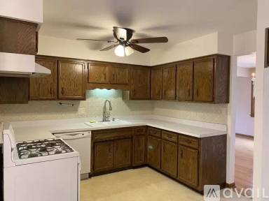 Main picture of 8431 W Windsor Ave