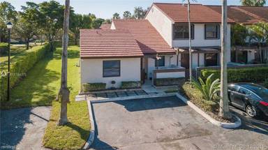 Main picture of 8999 SW 133rd Ct