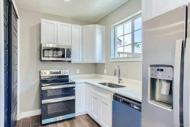 Main picture of 125 S Lowell Blvd