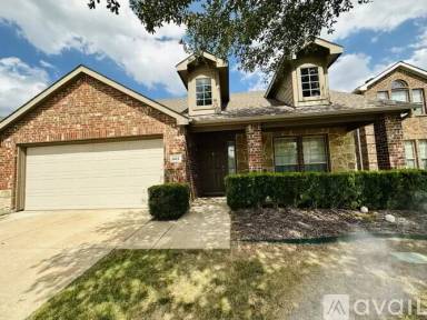 Main picture of 905 Golden Bear Ln