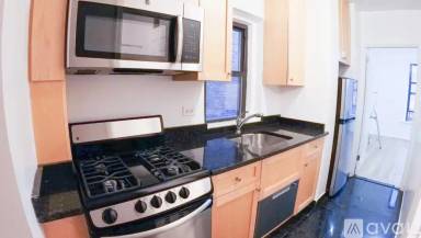 Main picture of 152 E 84th St