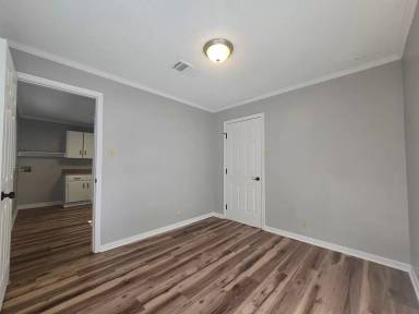 Main picture of 204 Dunand St