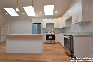 Main picture of 18 Murdock St