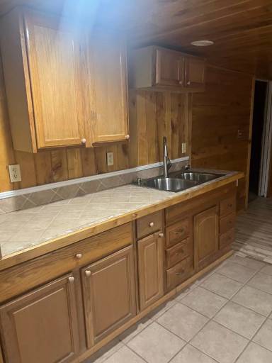Main picture of 1574 Armstrong Rd