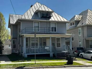 Main picture of 905 E Burlington St