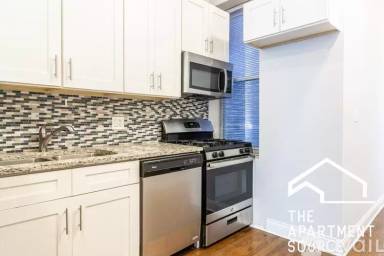 Main picture of 1656 W Erie St