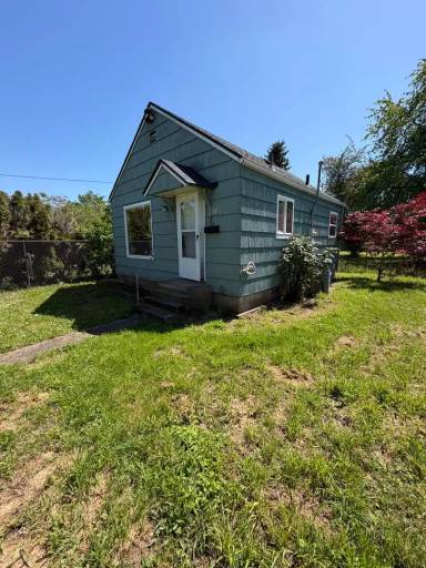 Main picture of 560 1/2 W Ash St