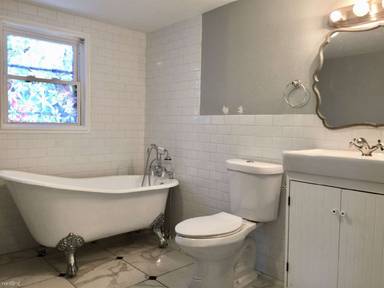 Main picture of 806 Montopolis Dr