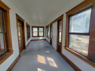 Main picture of 215 Sumner St