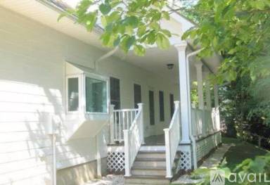Main picture of 690 Pinewood Dr