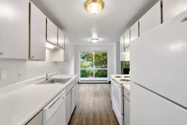 Main picture of 12520 Roosevelt Way NE