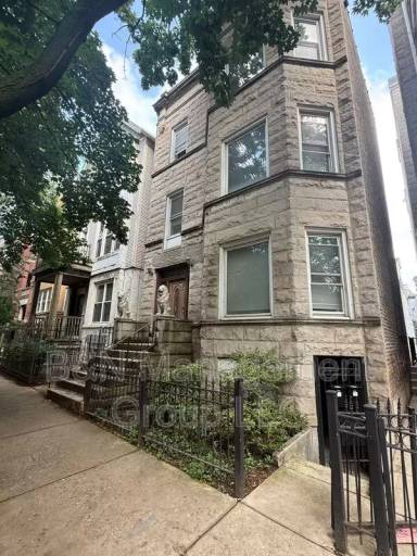 Main picture of 826 W Buckingham Pl