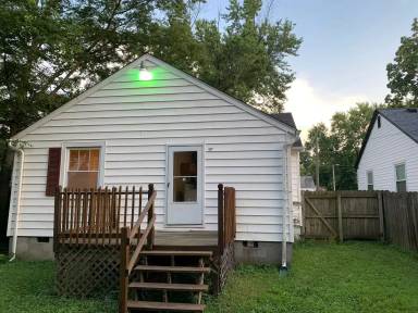 Main picture of 525 W Florence Ave