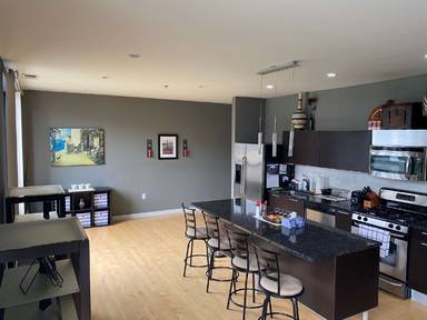 Main picture of 3116 W Lake St