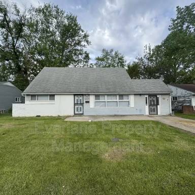Main picture of 4030 N Catherwood Ave
